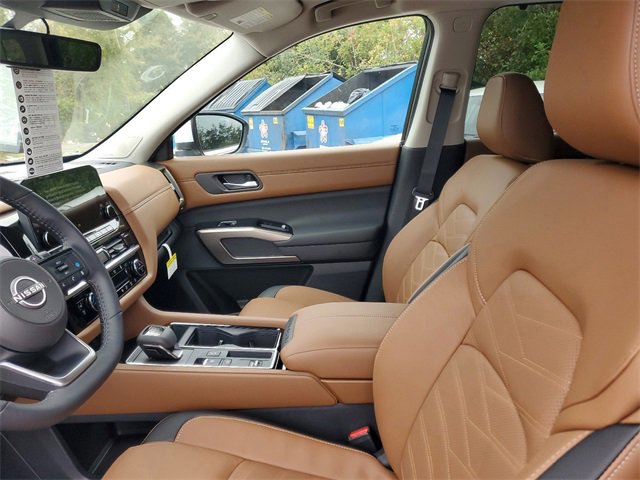 New 2025 Nissan Pathfinder Platinum image 9