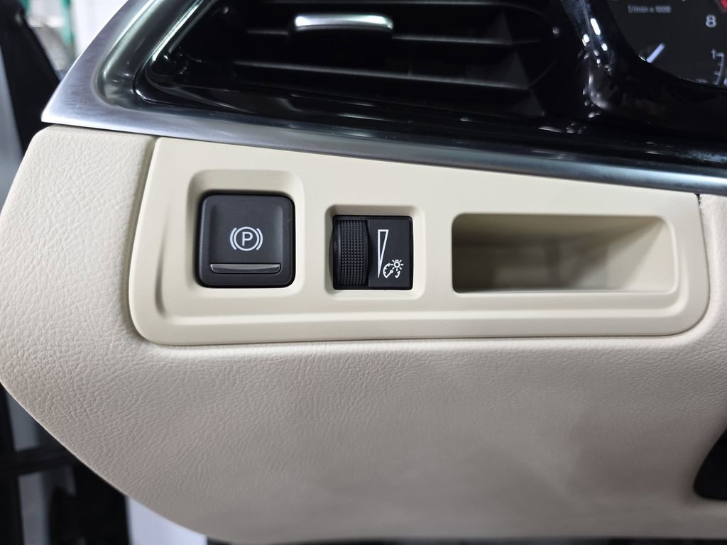 Used 2025 Cadillac XT6 Premium Luxury w/ LPO, Floor Liner Package AWD/4WD image 24