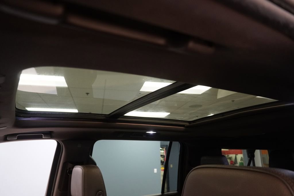 Used 2021 GMC Yukon XL Denali w/ Denali Premium Package image 6