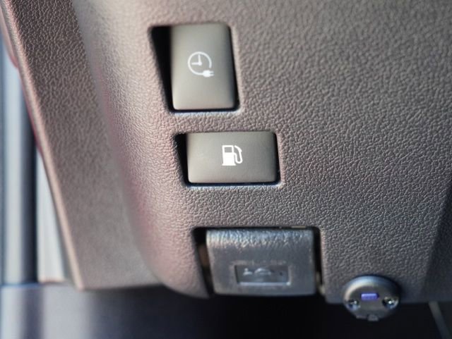 Used 2021 Toyota Prius Prime XLE w/ Carpet Mat Package (TMS) FWD image 23