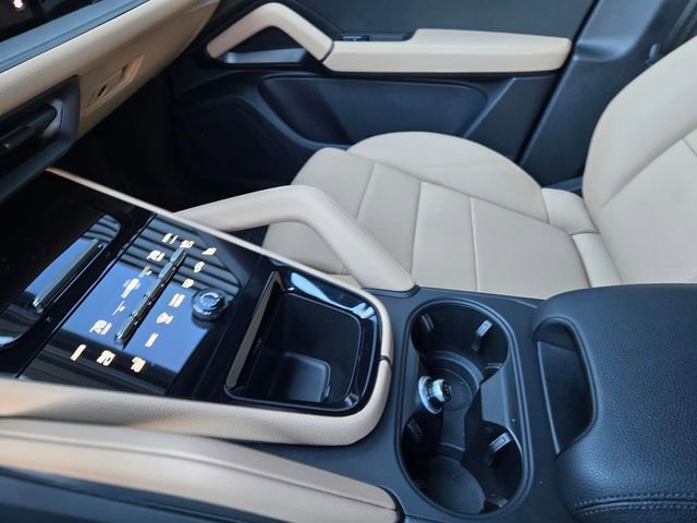 Used 2025 Porsche Cayenne image 24