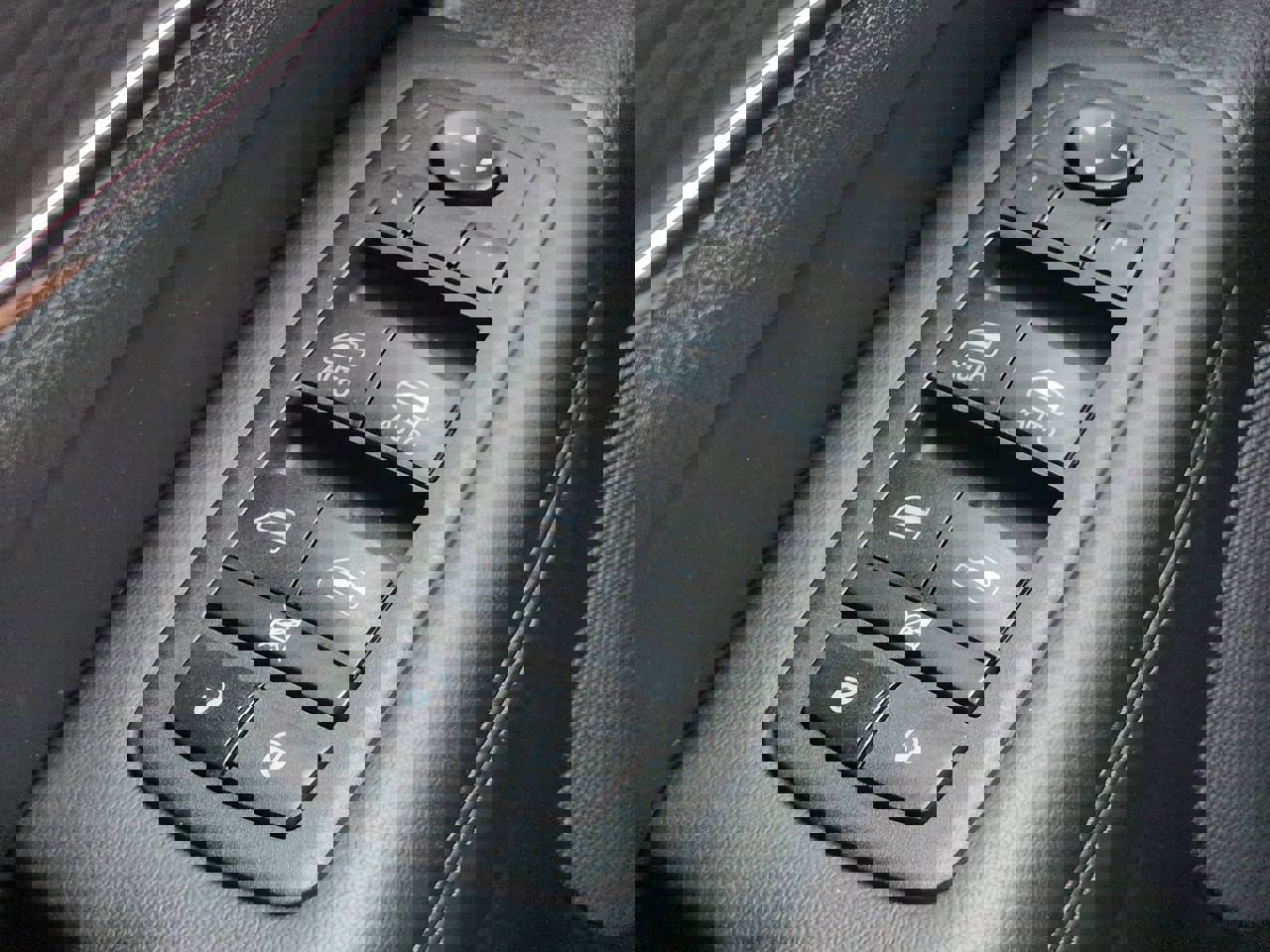 Certified 2022 Jeep Grand Cherokee Limited w/ Trailer Tow Group IV image 23