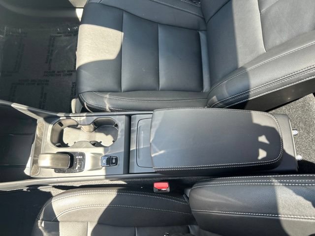 Certified 2025 Volvo XC40 B5 Core AWD/4WD image 26