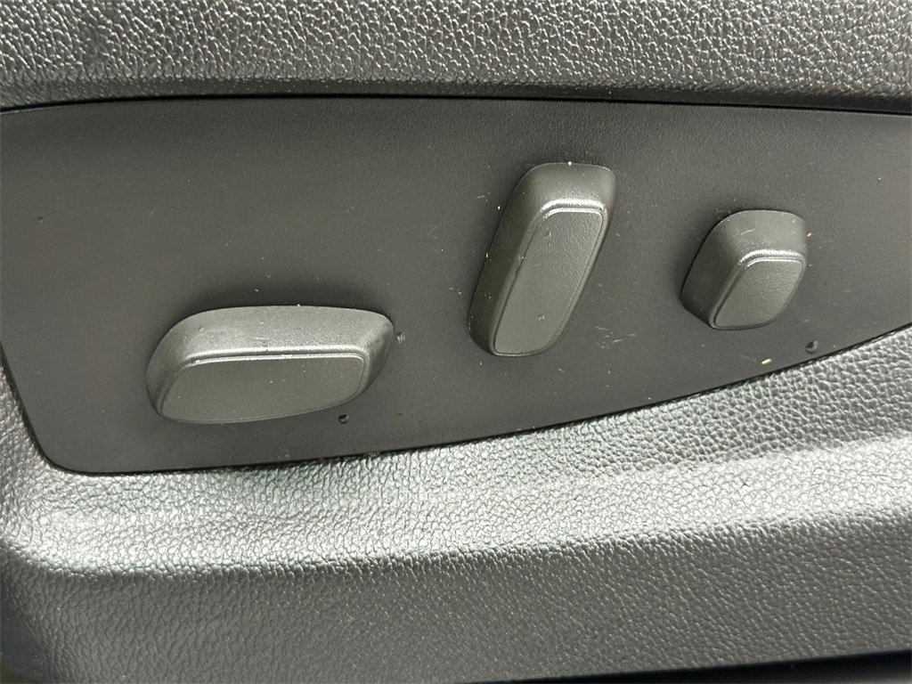 Used 2016 Chevrolet Suburban LT image 23