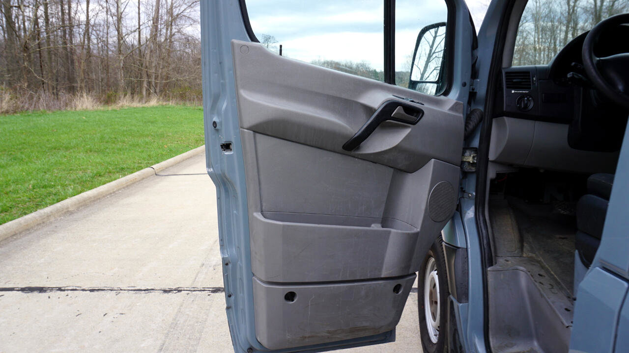 Used 2016 Mercedes-Benz Sprinter 2500 image 21