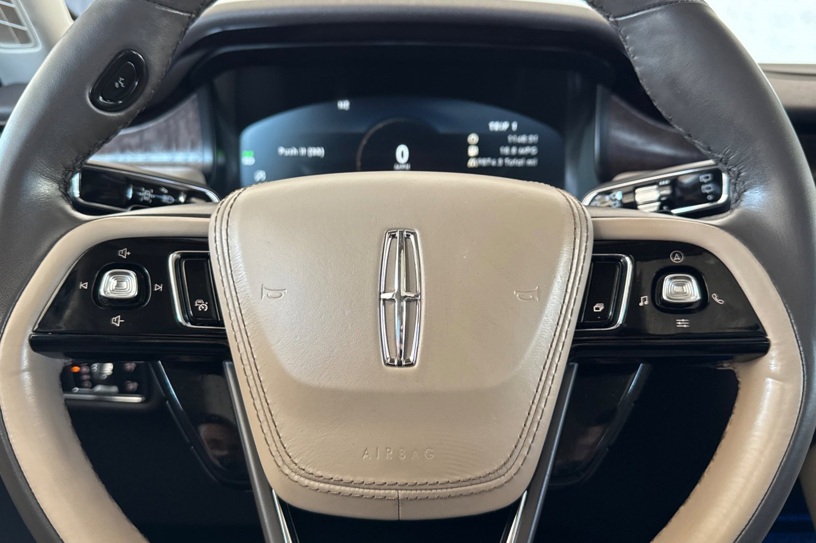 Used 2022 Lincoln Aviator Reserve w/ Equipment Group 201A image 25