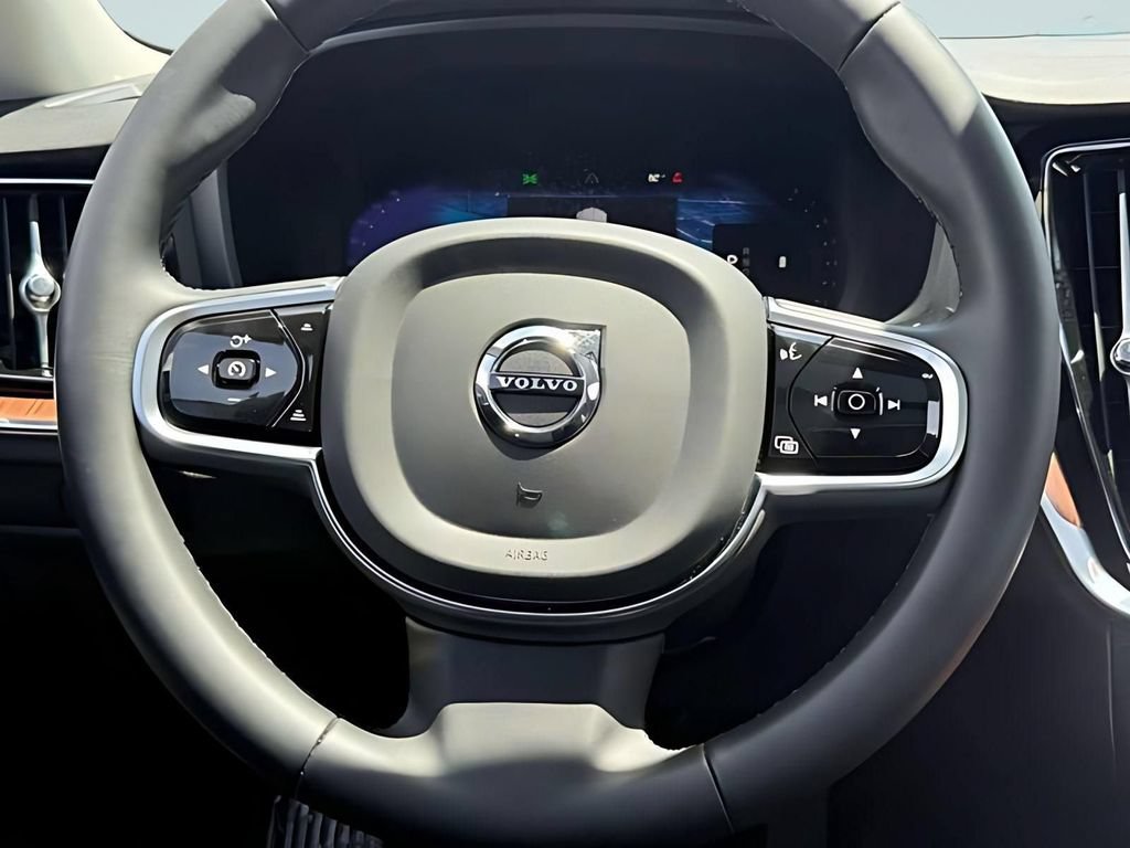 Used 2025 Volvo S60 B5 Plus AWD/4WD image 9