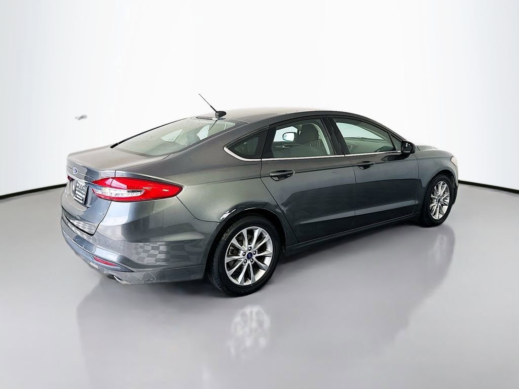 Used 2017 Ford Fusion SE image 7