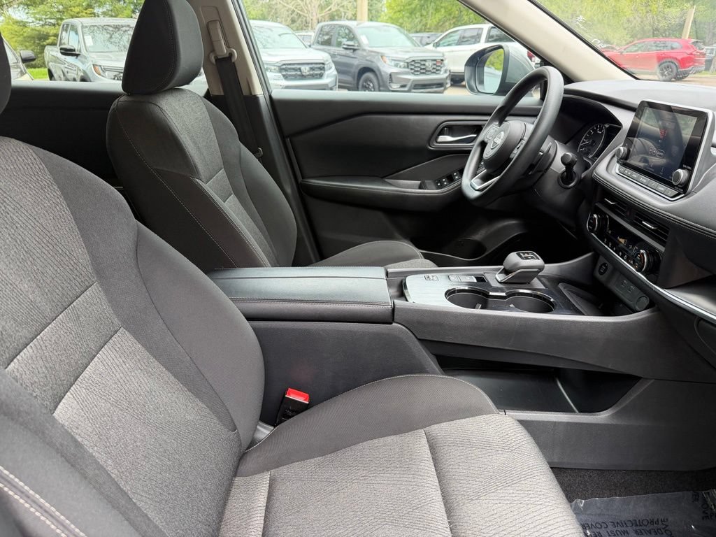 Used 2024 Nissan Rogue SV FWD image 9