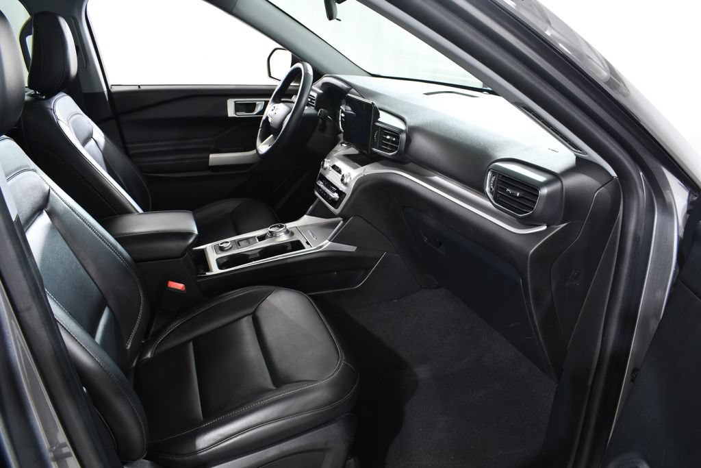 Used 2022 Ford Explorer XLT w/ Equipment Group 202A AWD/4WD image 10