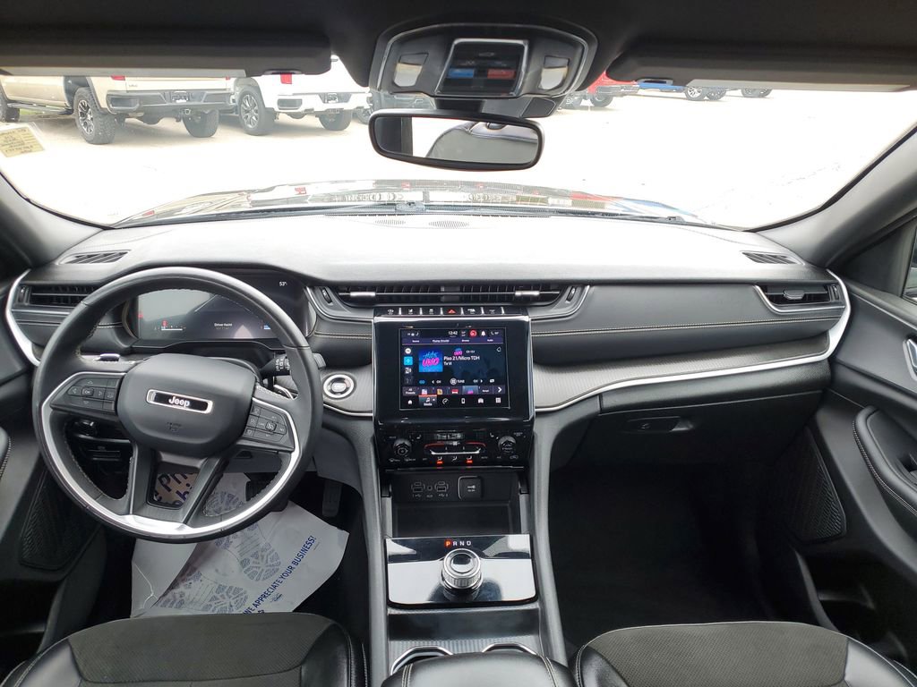 Used 2024 Jeep Grand Cherokee L Laredo image 28