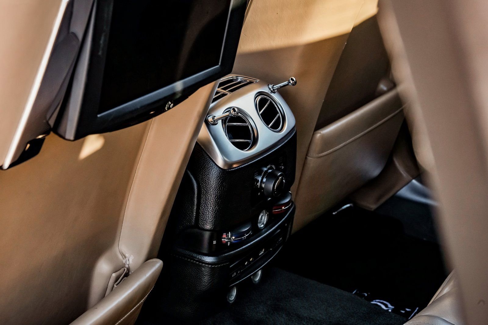 Used 2015 Rolls-Royce Ghost RWD image 46