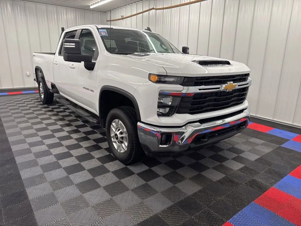 Used 2025 Chevrolet Silverado 2500 LT w/ Convenience Package image 2