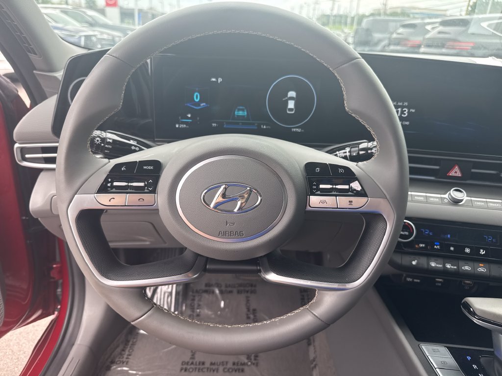 Used 2023 Hyundai Elantra SEL w/ Convenience Package FWD image 16