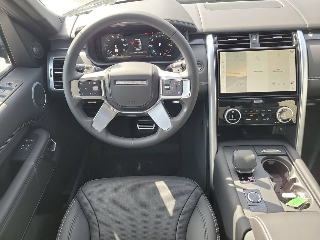 New 2025 Land Rover Discovery Metropolitan Edition AWD/4WD image 19