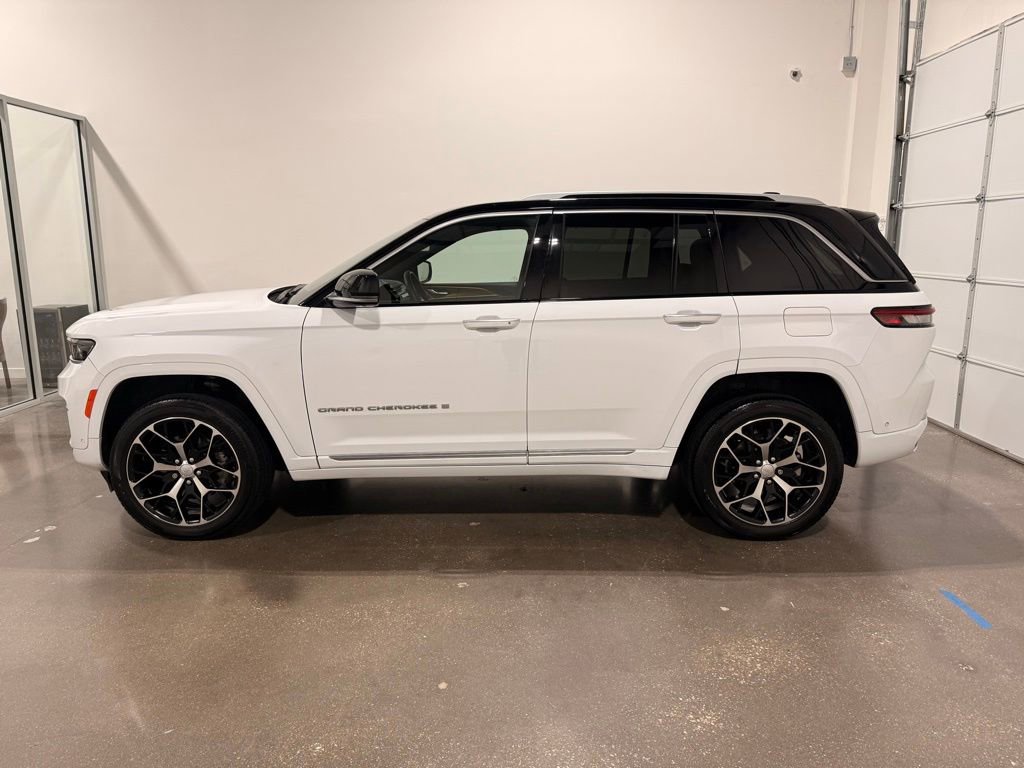 Used 2022 Jeep Grand Cherokee Summit AWD/4WD image 8