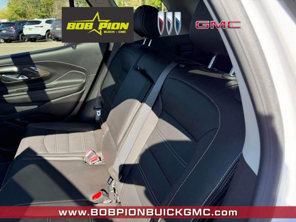 Used 2024 GMC Terrain Denali w/ Denali Premium Package AWD/4WD image 8