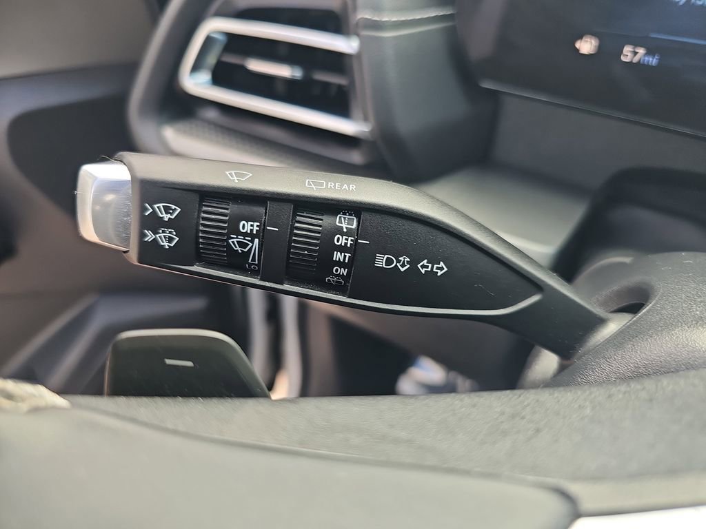 Used 2025 Chevrolet Traverse LT FWD image 28