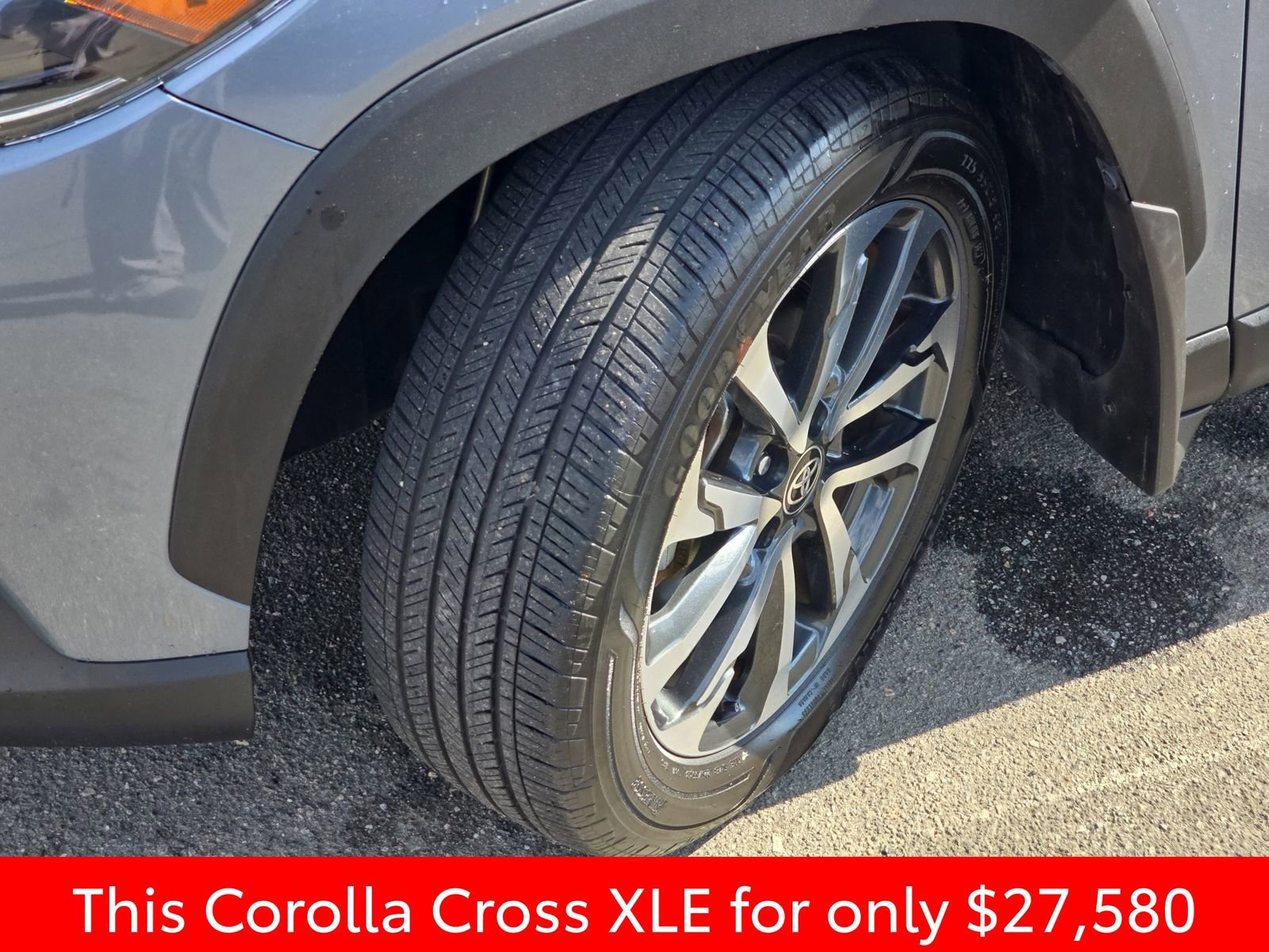 Used 2023 Toyota Corolla Cross XLE w/ Convenience Package image 40