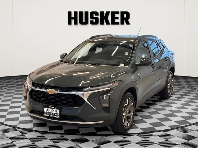 Certified 2025 Chevrolet Trax LT FWD image 4