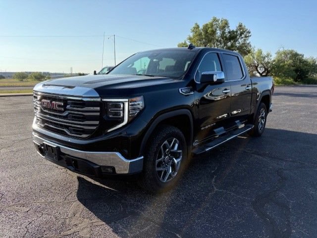 Used 2025 GMC Sierra 1500 SLT AWD/4WD image 1