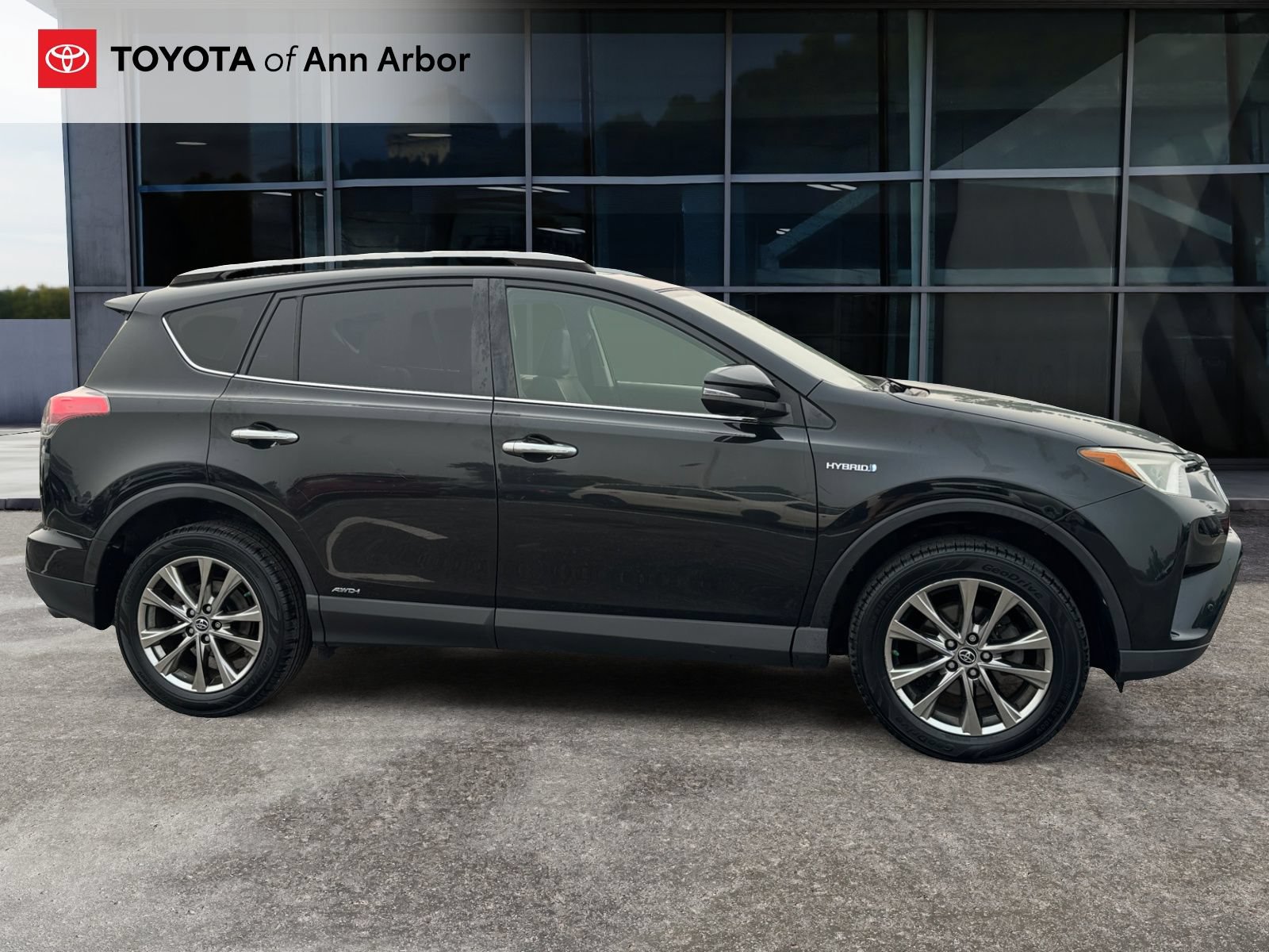 Used 2017 Toyota RAV4 Limited w/ Advanced Technology Package AWD/4WD image 13