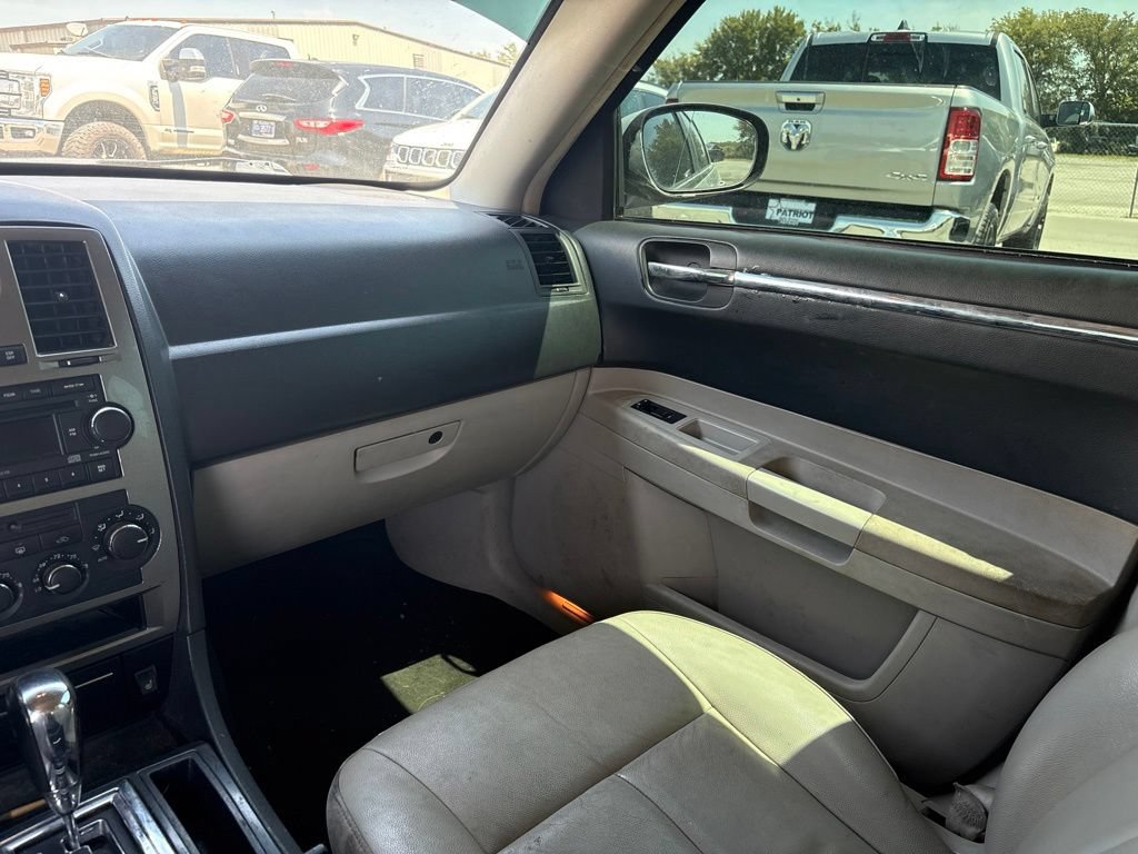Used 2007 Chrysler 300 Touring L RWD image 4