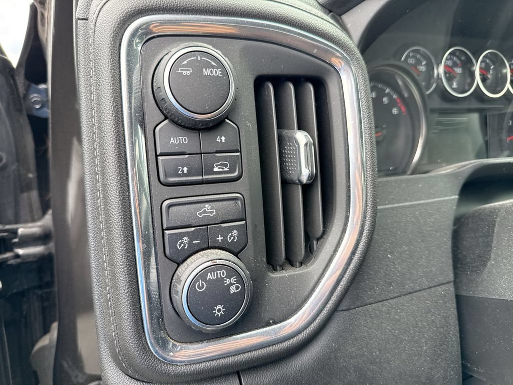Used 2021 Chevrolet Silverado 1500 LT AWD/4WD image 12