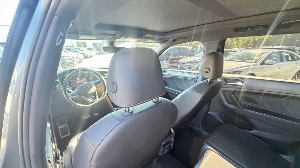 Used 2023 Volkswagen Tiguan SE R-Line FWD image 15