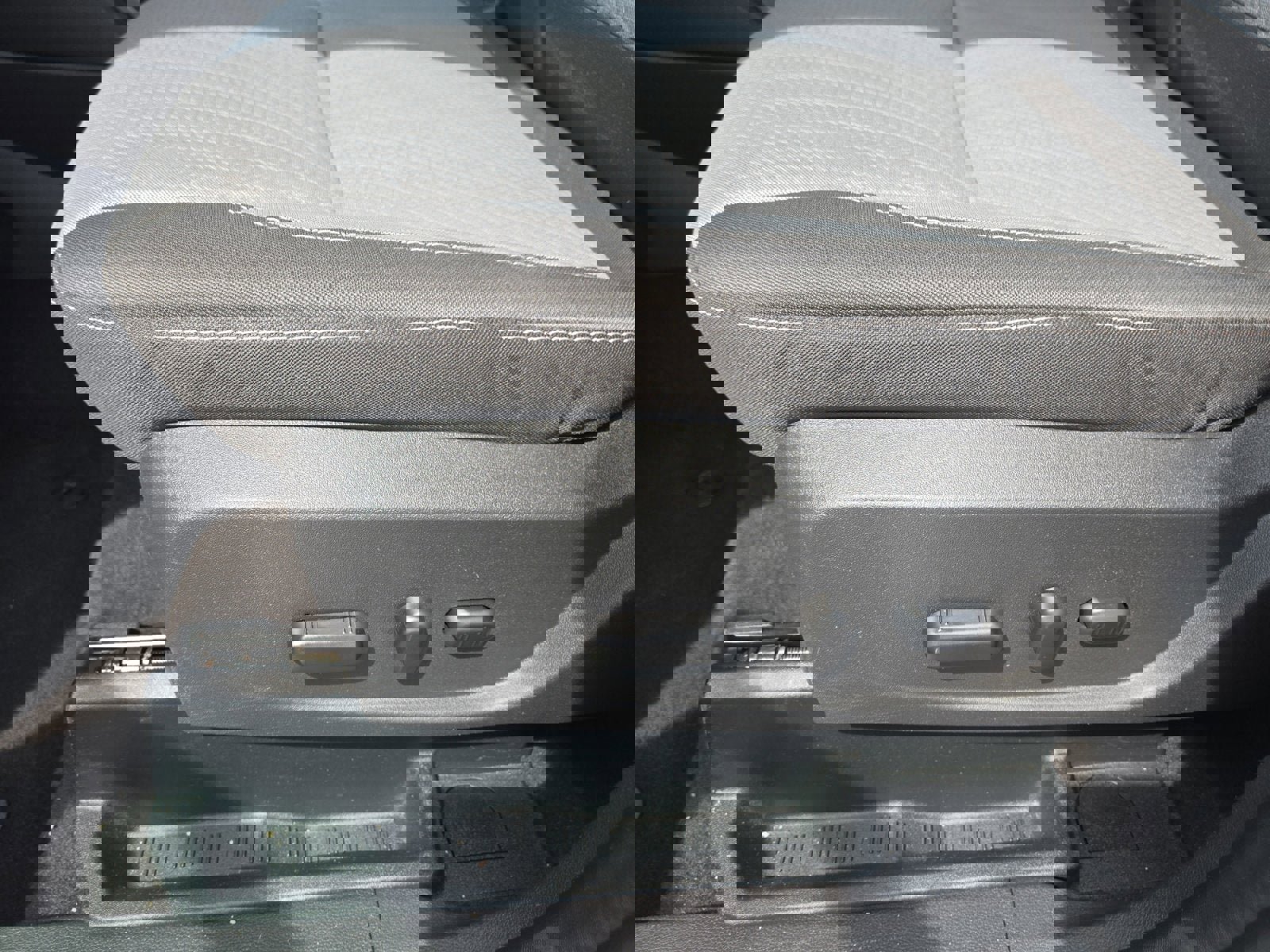 Used 2017 Ford C-MAX Energi SE w/ Equipment Group 401A FWD image 12