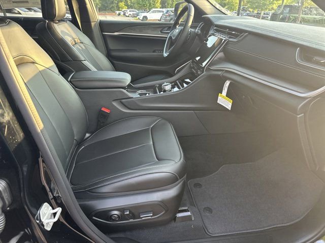 New 2025 Jeep Grand Cherokee Limited w/ Luxury Tech Group II image 13