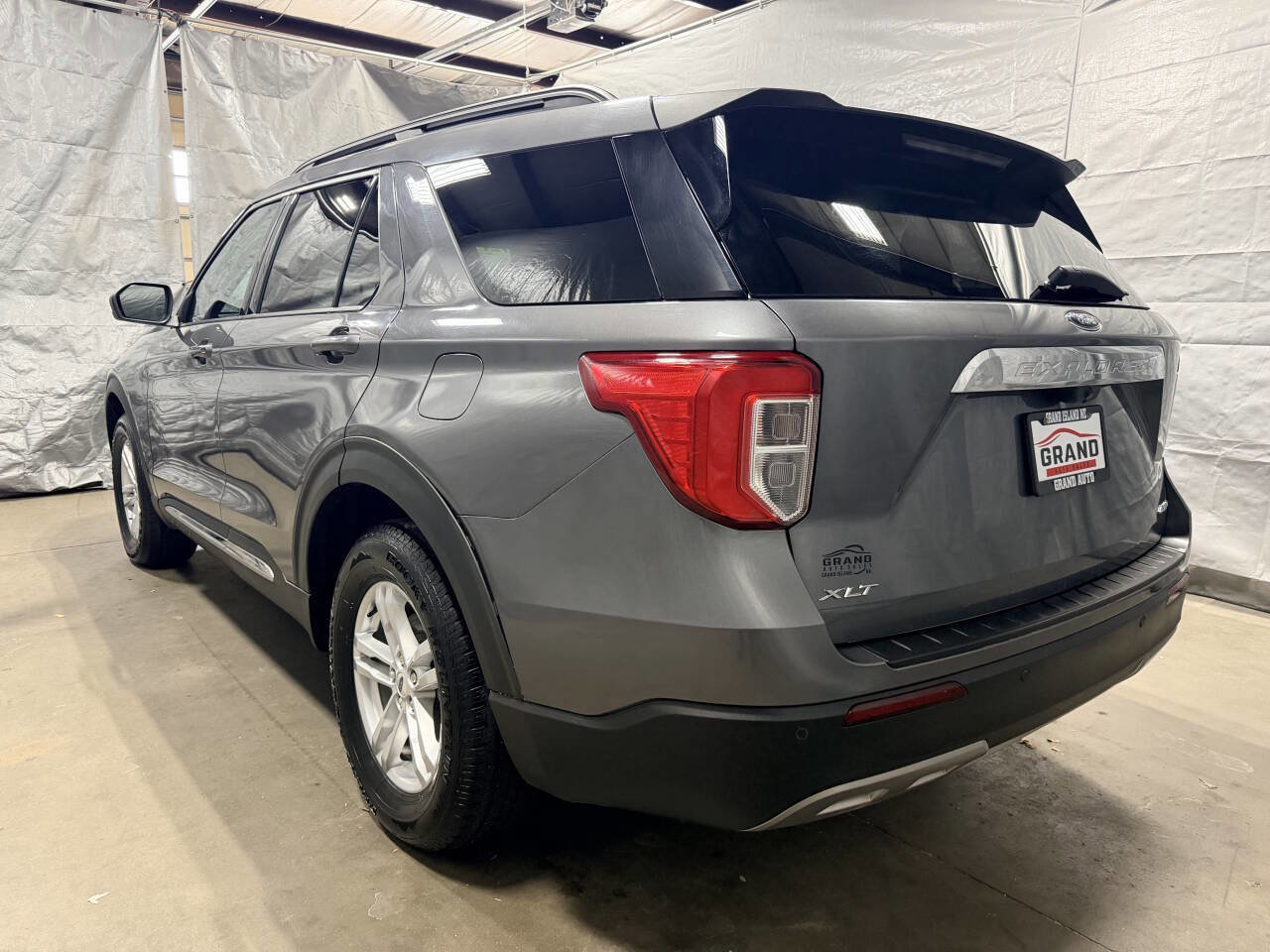 Used 2021 Ford Explorer XLT w/ Equipment Group 202A image 5