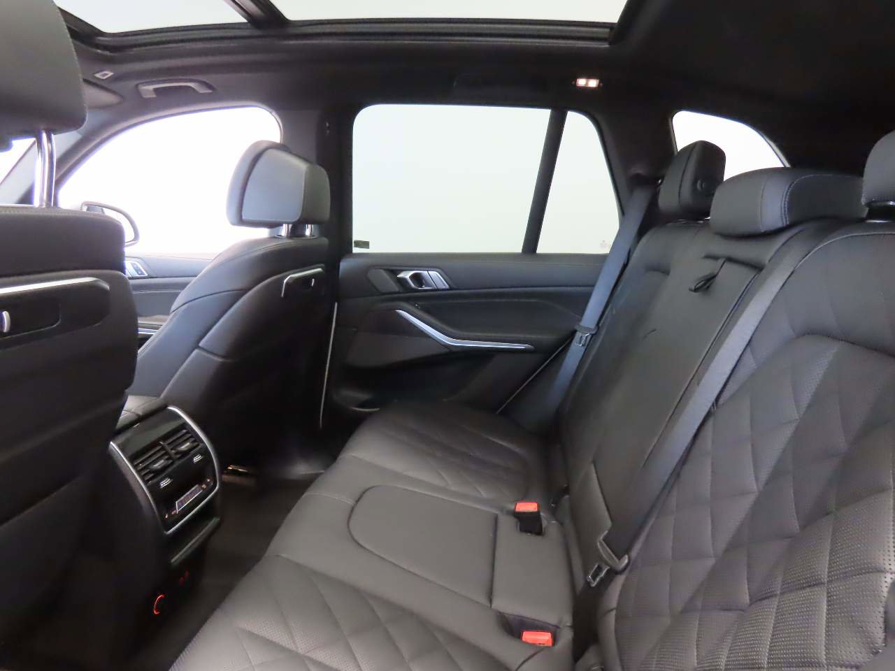 Used 2025 BMW X5 xDrive40i AWD/4WD image 17