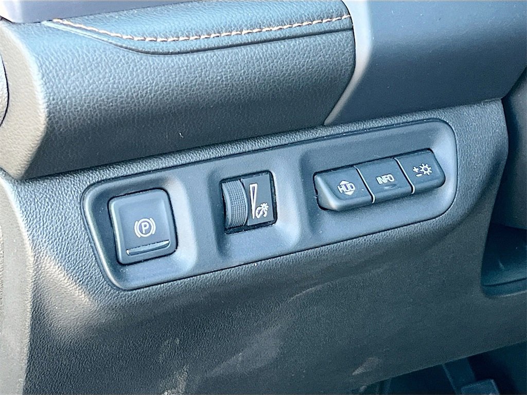 Used 2022 GMC Acadia AT4 w/ Technology Package image 10