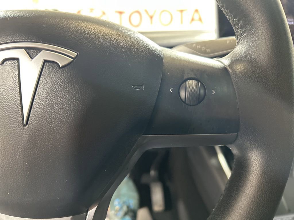 Used 2021 Tesla Model Y Long Range image 25
