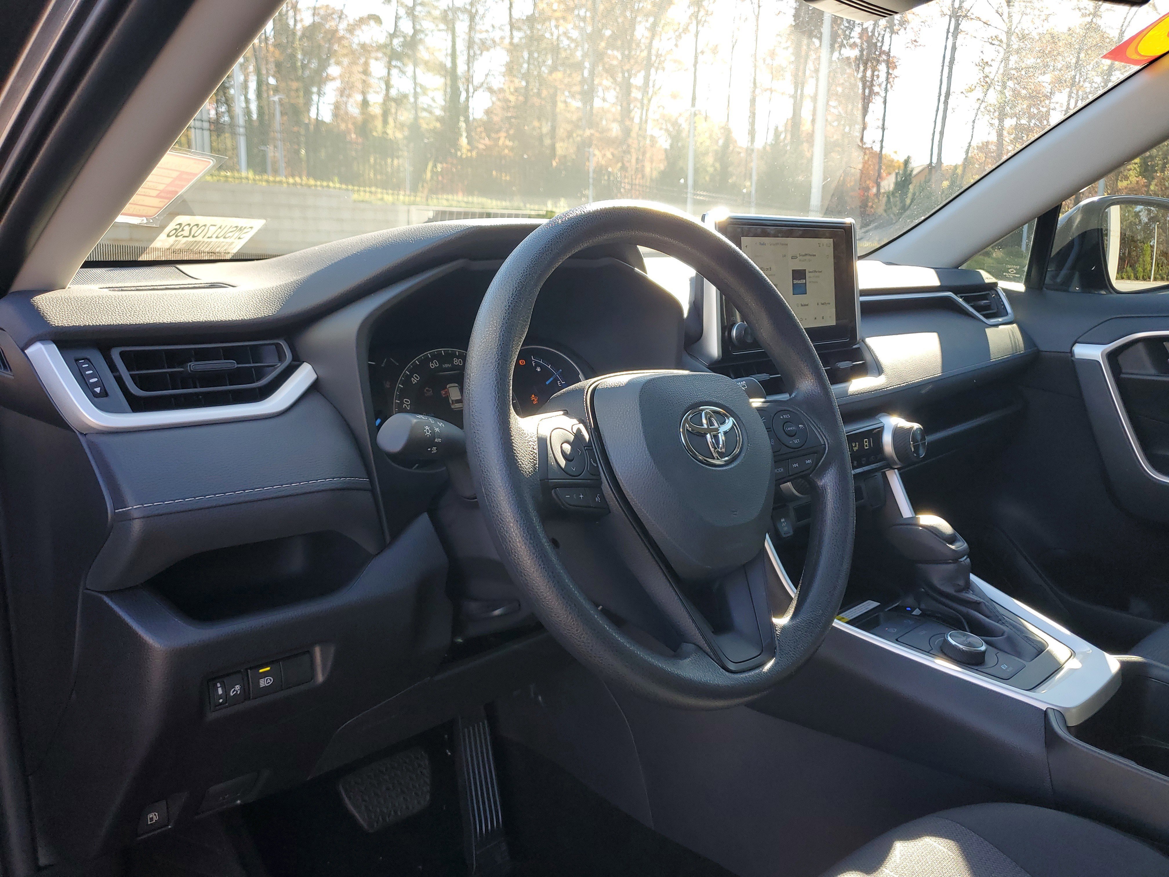 Used 2025 Toyota RAV4 XLE image 16