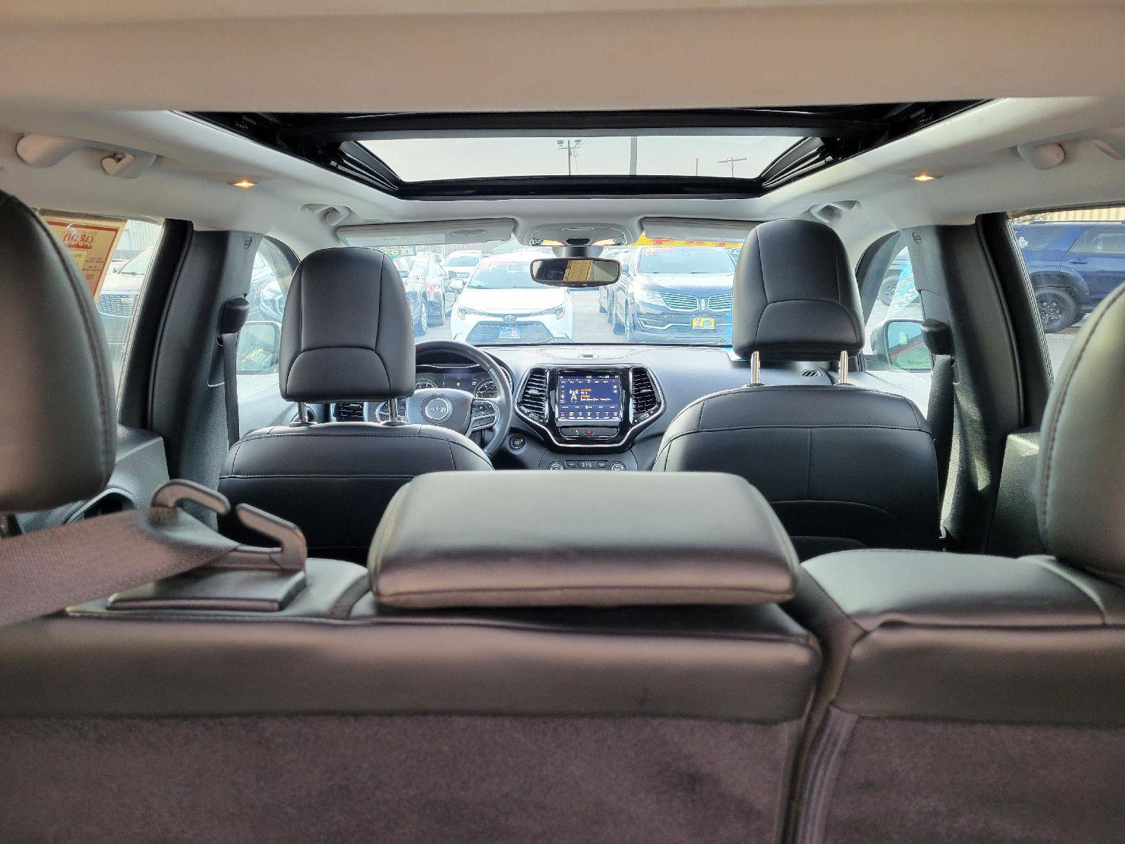 Used 2019 Jeep Cherokee Limited image 32