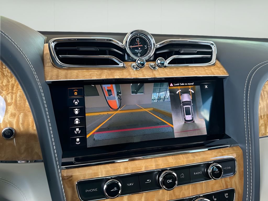Used 2021 Bentley Bentayga image 27