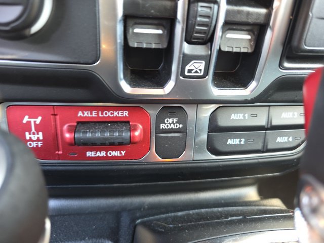 Used 2025 Jeep Gladiator Mojave AWD/4WD image 16