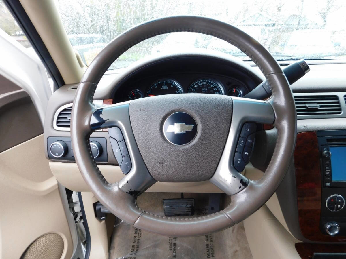 Used 2010 Chevrolet Avalanche LTZ AWD/4WD image 9