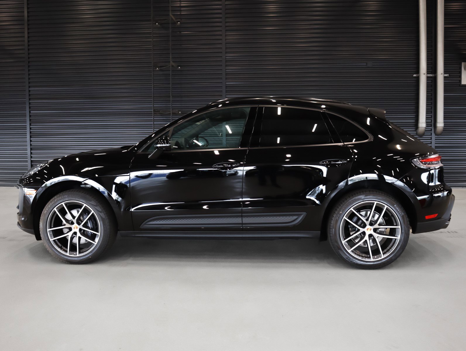 New 2026 Porsche Macan image 2