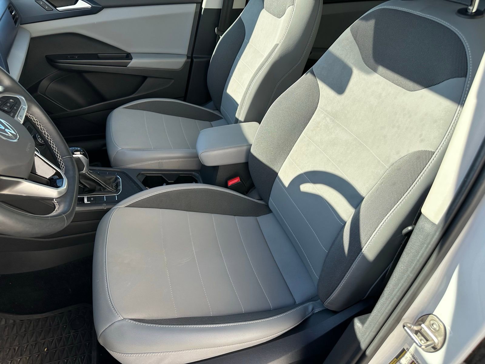 Used 2022 Volkswagen Taos SE w/ Panoramic Sunroof Package image 9