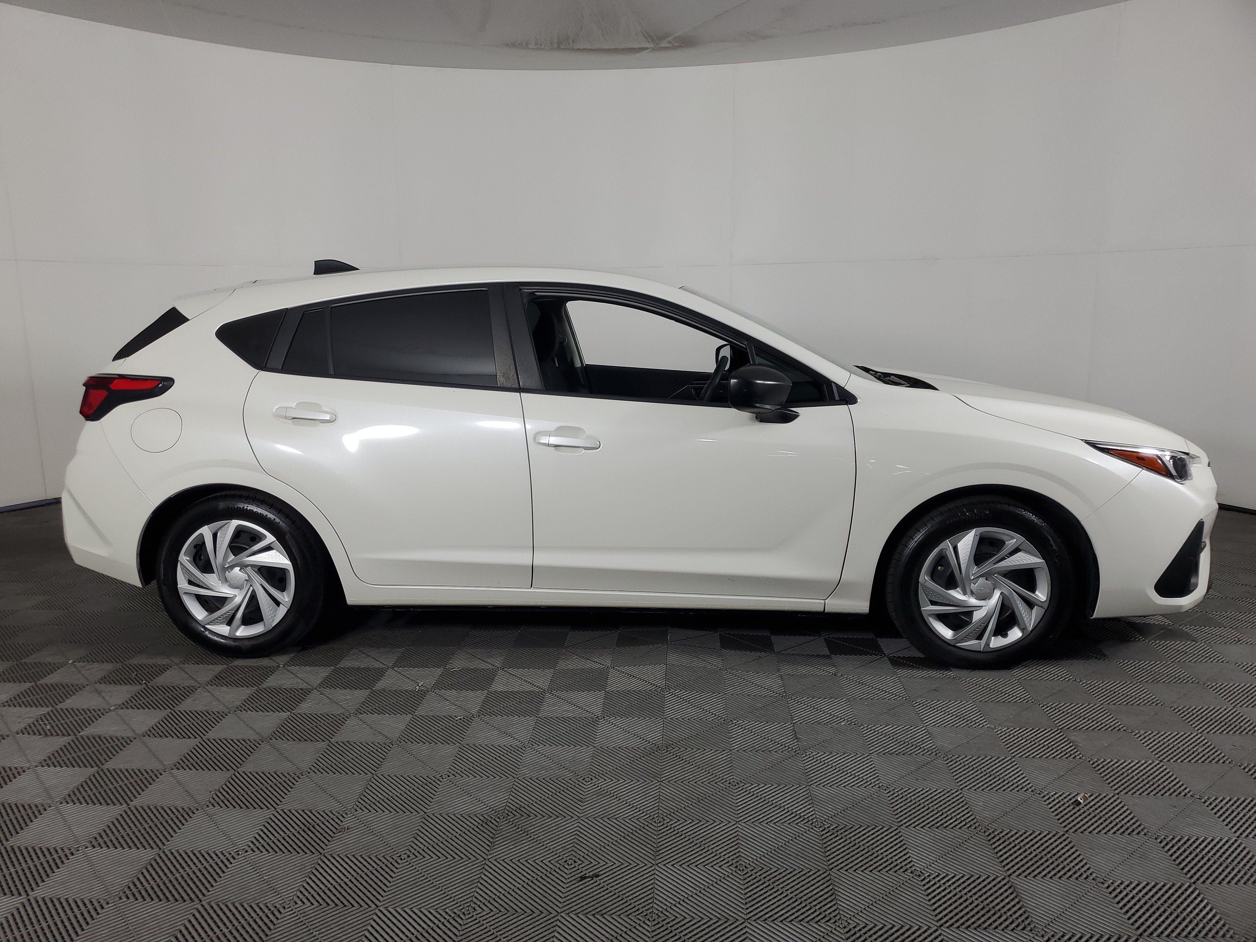 Used 2024 Subaru Impreza 2.0i AWD/4WD image 3