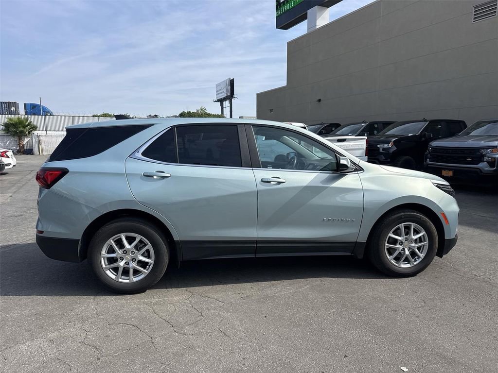 Used 2022 Chevrolet Equinox LT image 2