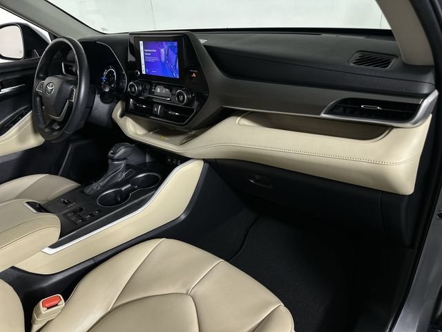 Used 2024 Toyota Highlander XLE AWD/4WD image 30