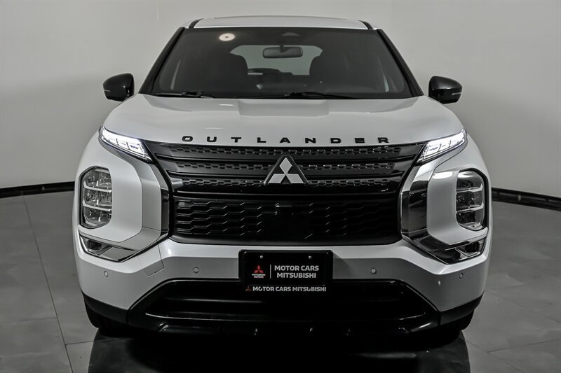 Used 2024 Mitsubishi Outlander SE Black Edition FWD image 4