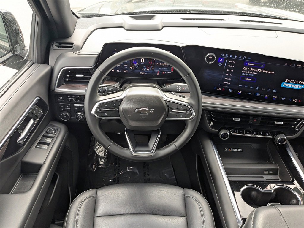 Used 2025 Chevrolet Suburban Z71 image 15