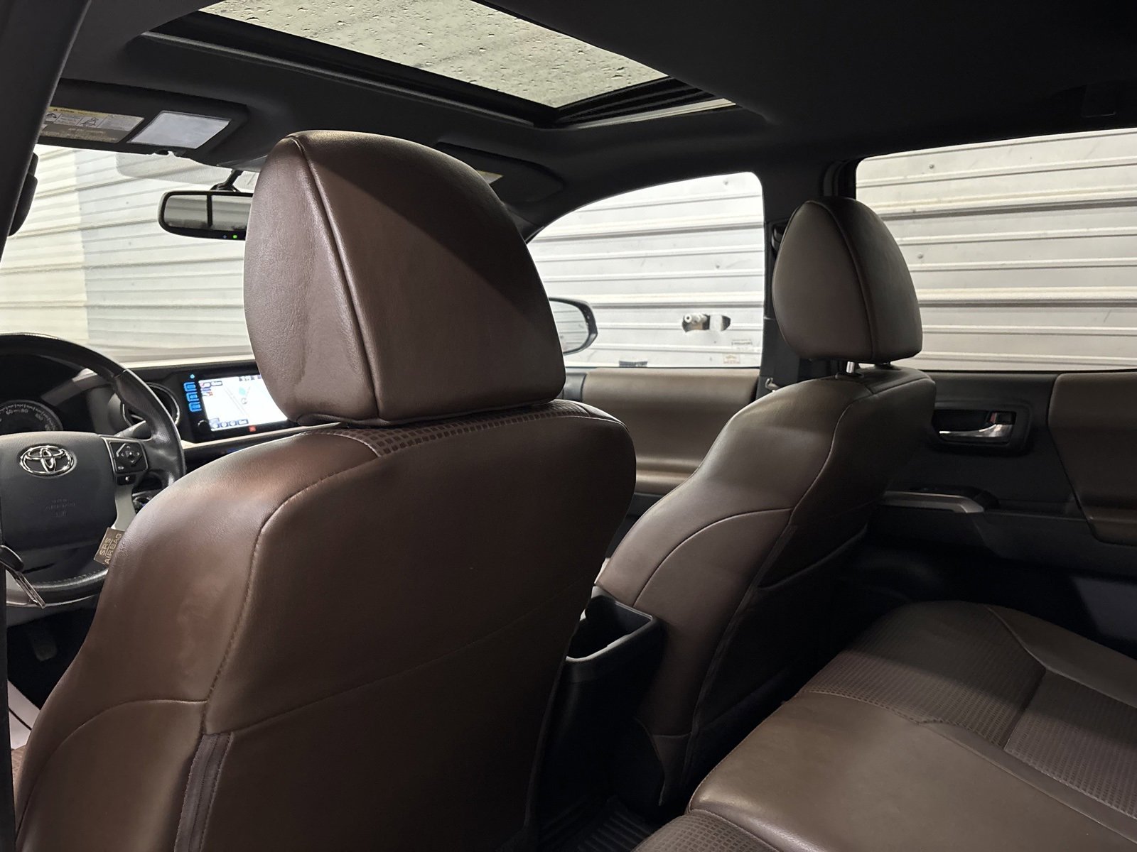 Used 2017 Toyota Tacoma Limited image 23