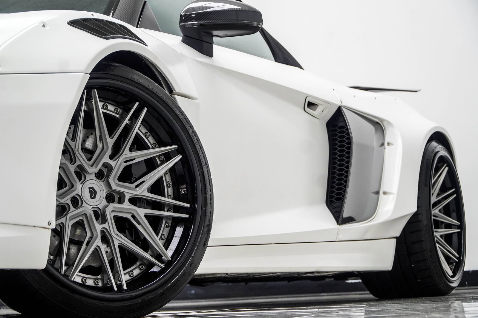 Used 2018 Audi R8 V10 AWD/4WD image 3