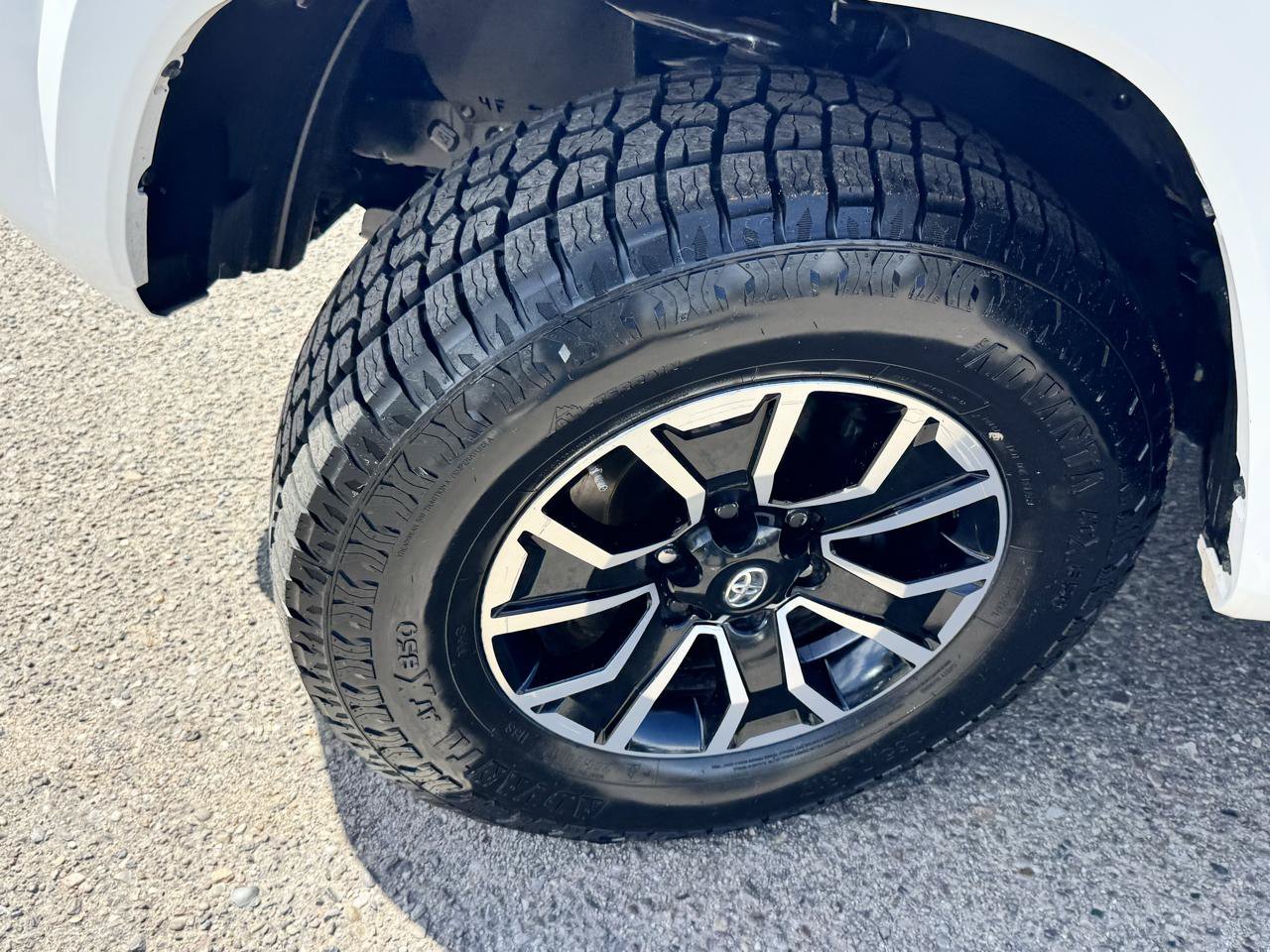 Used 2019 Toyota Tacoma SR5 AWD/4WD image 12